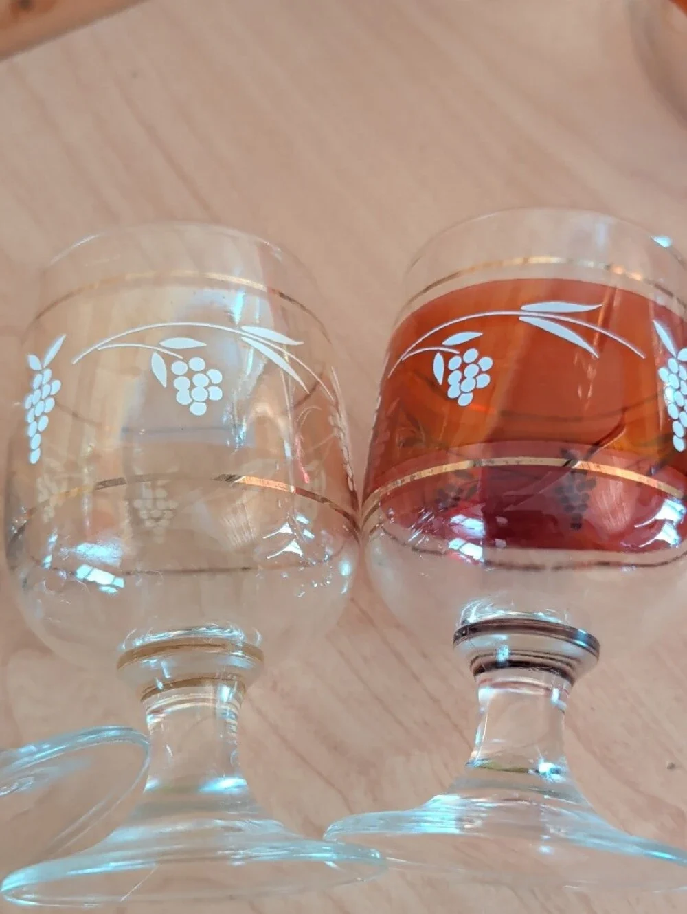 5 pcs. VTG. Fidenza Italy, Decanter Set. Cranberry Red Glass, Grapes Design.